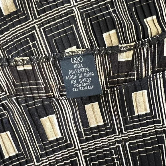 Geometric Retro Pattern Pleated Tank Top Neutral Colors Stretch Multi Patterned - Picture 7 of 7